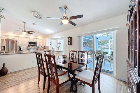House in Spring Hill, Florida 3 bedrooms, 127.37 sq.m. № 1869000 - photo 15