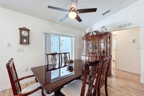 House in Spring Hill, Florida 3 bedrooms, 127.37 sq.m. № 1869000 - photo 13