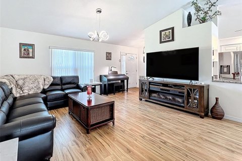 House in Spring Hill, Florida 3 bedrooms, 127.37 sq.m. № 1869000 - photo 4