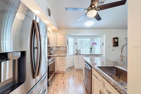 House in Spring Hill, Florida 3 bedrooms, 127.37 sq.m. № 1869000 - photo 12