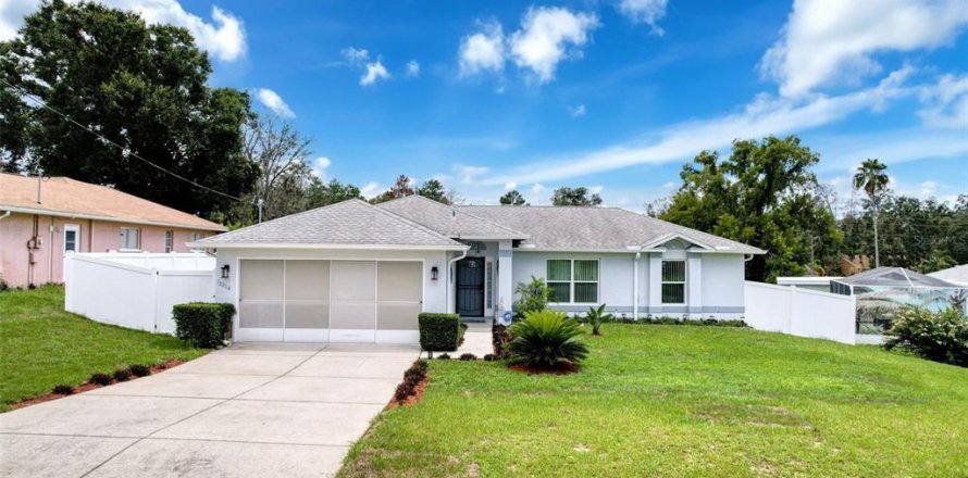 House in Spring Hill, Florida 3 bedrooms, 127.37 sq.m. № 1869000