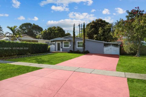 Casa en venta en Hialeah, Florida, 3 dormitorios, 143.81 m2 № 2045343 - foto 2