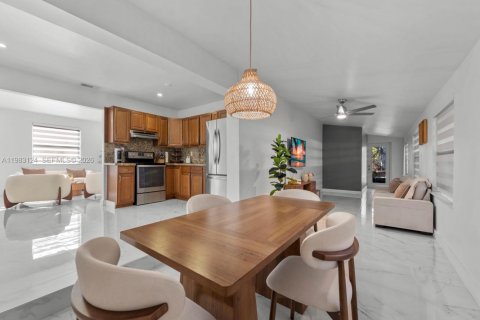 Casa en venta en Hialeah, Florida, 3 dormitorios, 143.81 m2 № 2045343 - foto 14