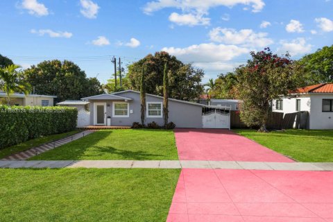 Casa en Hialeah, Florida 3 dormitorios, 143.81 m2 № 2045343