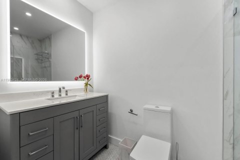 Casa en venta en Hialeah, Florida, 3 dormitorios, 143.81 m2 № 2045343 - foto 28