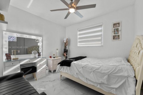 Casa en venta en Hialeah, Florida, 3 dormitorios, 143.81 m2 № 2045343 - foto 21