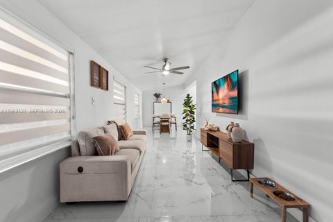 Casa en venta en Hialeah, Florida, 3 dormitorios, 143.81 m2 № 2045343 - foto 16
