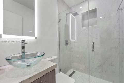 Casa en venta en Hialeah, Florida, 3 dormitorios, 143.81 m2 № 2045343 - foto 24