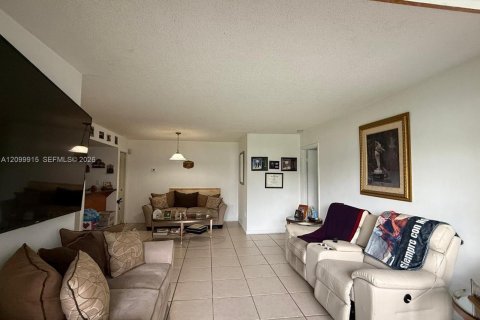 Copropriété à louer à Miami, Floride: 2 chambres, 85.84 m2 № 2397913 - photo 3