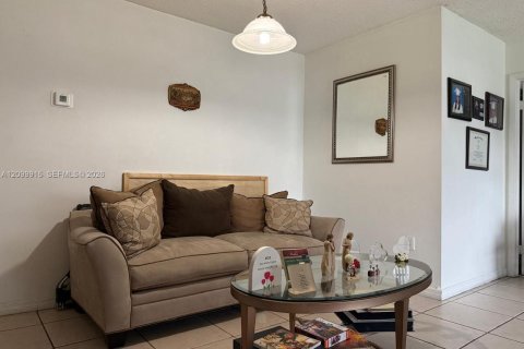 Copropriété à louer à Miami, Floride: 2 chambres, 85.84 m2 № 2397913 - photo 4