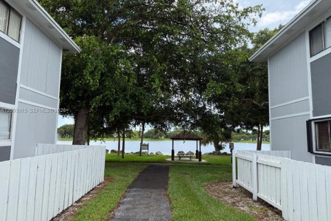 Copropriété à louer à Miami, Floride: 2 chambres, 85.84 m2 № 2397913 - photo 16