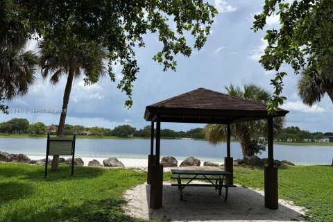 Copropriété à louer à Miami, Floride: 2 chambres, 85.84 m2 № 2397913 - photo 17