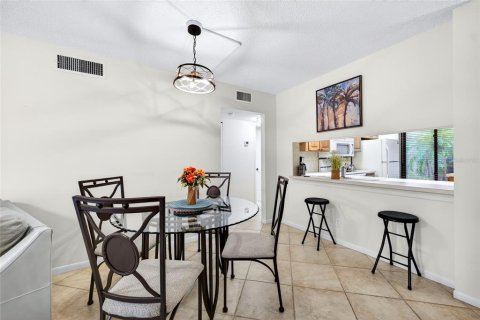 Condominio en venta en Saint Petersburg, Florida, 2 dormitorios, 85.01 m2 № 2200096 - foto 3
