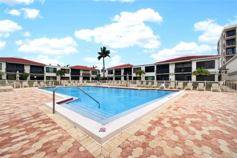 Condominio en venta en Saint Petersburg, Florida, 2 dormitorios, 85.01 m2 № 2200096 - foto 2