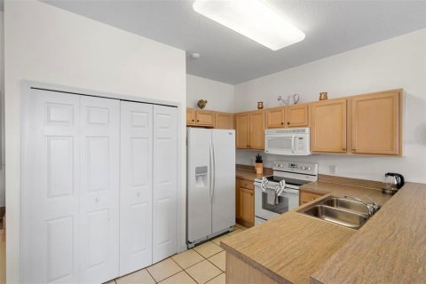 House in Davenport, Florida 4 bedrooms, 211.54 sq.m. № 1898586 - photo 18