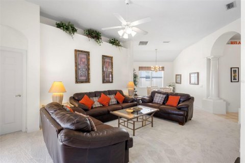 House in Davenport, Florida 4 bedrooms, 211.54 sq.m. № 1898586 - photo 11