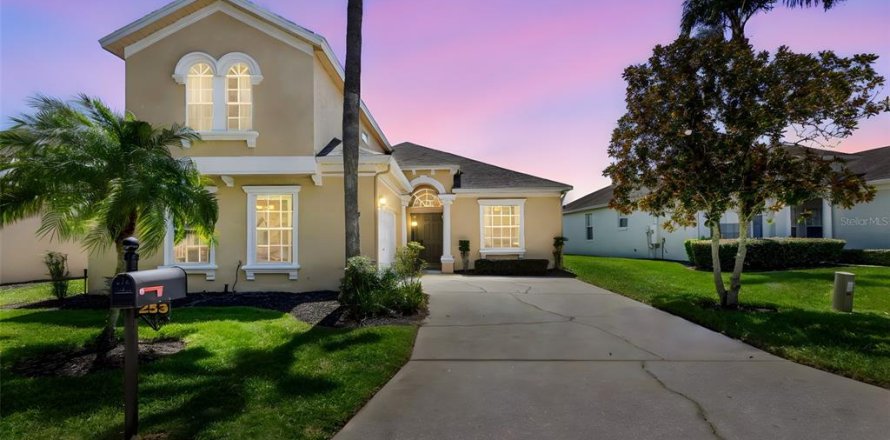 House in Davenport, Florida 4 bedrooms, 211.54 sq.m. № 1898586