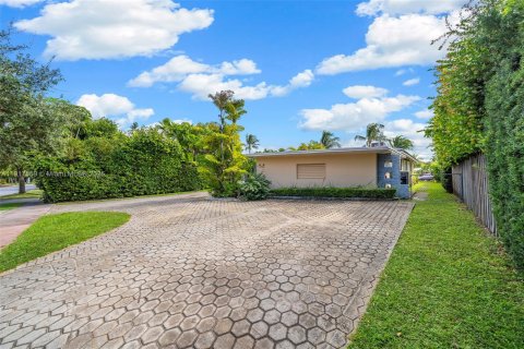 Купить виллу или дом в Майами-Бич, Флорида 2 спальни, 163.79м2, № 1973159 - фото 10