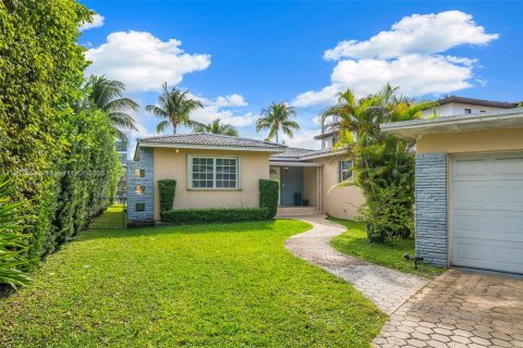 Купить виллу или дом в Майами-Бич, Флорида 2 спальни, 163.79м2, № 1973159 - фото 8