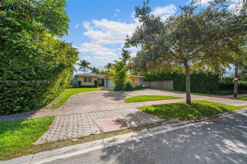 Купить виллу или дом в Майами-Бич, Флорида 2 спальни, 163.79м2, № 1973159 - фото 7