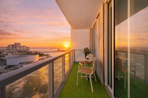 Condominio en venta en Miami, Florida, 1 dormitorio, 74.88 m2 № 2011960 - foto 14