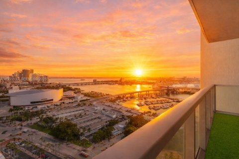 Condominio en venta en Miami, Florida, 1 dormitorio, 74.88 m2 № 2011960 - foto 2