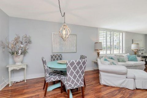 Condo in Belleair, Florida, 2 bedrooms № 2124789 - photo 12