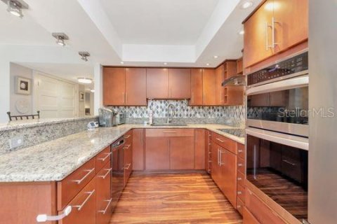 Condo in Belleair, Florida, 2 bedrooms № 2124789 - photo 8