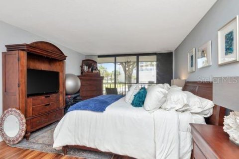Condo in Belleair, Florida, 2 bedrooms № 2124789 - photo 21