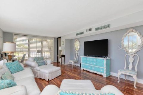 Condo in Belleair, Florida, 2 bedrooms № 2124789 - photo 16