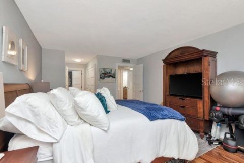 Condo in Belleair, Florida, 2 bedrooms № 2124789 - photo 18