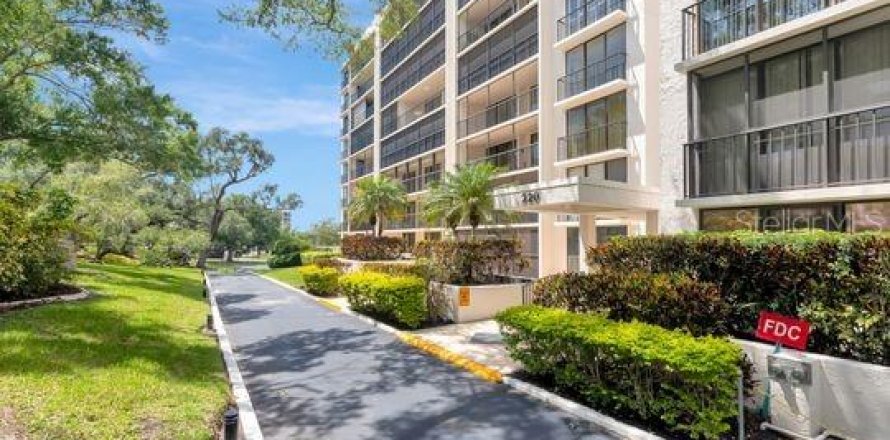 Condo in Belleair, Florida, 2 bedrooms № 2124789