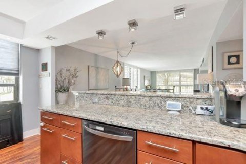 Condo in Belleair, Florida, 2 bedrooms № 2124789 - photo 9