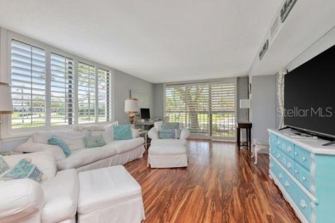 Condo in Belleair, Florida, 2 bedrooms № 2124789 - photo 13