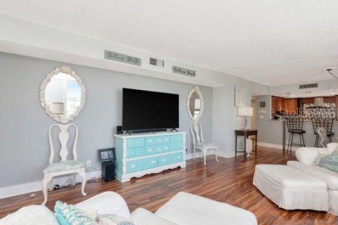Condo in Belleair, Florida, 2 bedrooms № 2124789 - photo 15