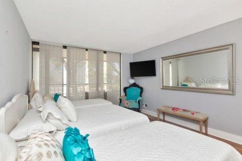 Condo in Belleair, Florida, 2 bedrooms № 2124789 - photo 30
