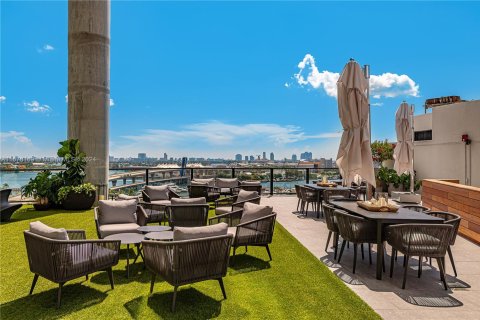 Condo in Miami, Florida, 3 bedrooms  № 1693713 - photo 2