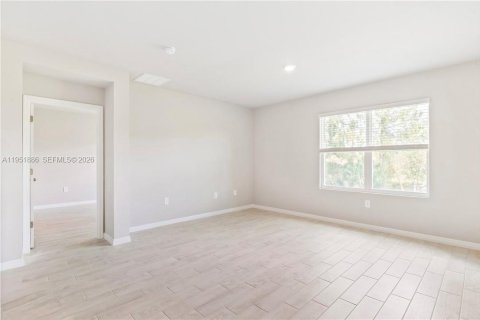 House in LaBelle, Florida 4 bedrooms, 163.32 sq.m. № 2080119 - photo 4