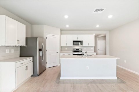 House in LaBelle, Florida 4 bedrooms, 163.32 sq.m. № 2080119 - photo 9