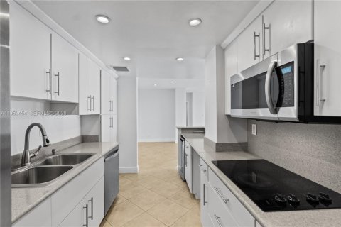 Condominio en venta en Miami, Florida, 3 dormitorios, 158.21 m2 № 2007867 - foto 16