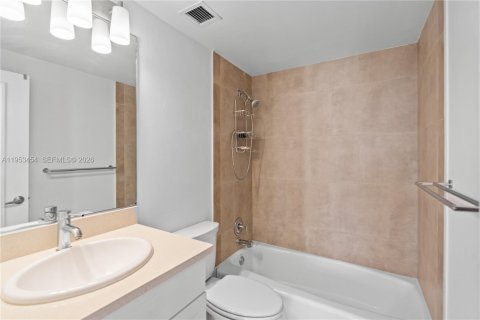 Condominio en venta en Miami, Florida, 3 dormitorios, 158.21 m2 № 2007867 - foto 19