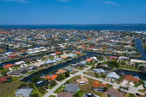 House in Punta Gorda, Florida 3 bedrooms, 169.27 sq.m. № 1717781 - photo 5