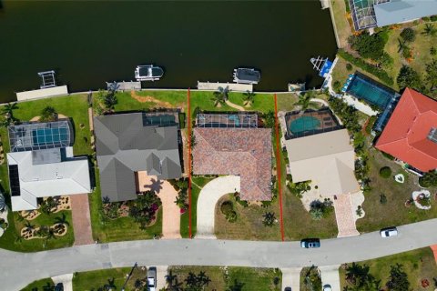 House in Punta Gorda, Florida 3 bedrooms, 169.27 sq.m. № 1717781 - photo 3