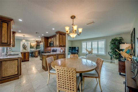 House in Punta Gorda, Florida 3 bedrooms, 169.27 sq.m. № 1717781 - photo 12
