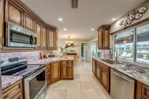 House in Punta Gorda, Florida 3 bedrooms, 169.27 sq.m. № 1717781 - photo 17