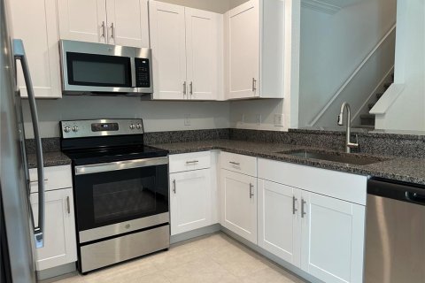 Townhouse in ANGELINE in Land O' Lakes, Florida 3 bedrooms, 154.78 sq.m. № 2258310 - photo 4