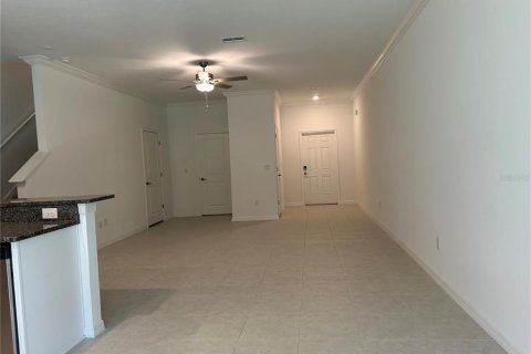 Townhouse in ANGELINE in Land O' Lakes, Florida 3 bedrooms, 154.78 sq.m. № 2258310 - photo 3