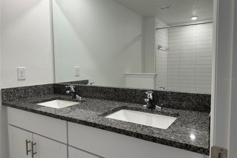 Townhouse in ANGELINE in Land O' Lakes, Florida 3 bedrooms, 154.78 sq.m. № 2258310 - photo 16