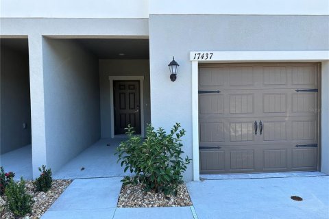 Townhouse in ANGELINE in Land O' Lakes, Florida 3 bedrooms, 154.78 sq.m. № 2258310