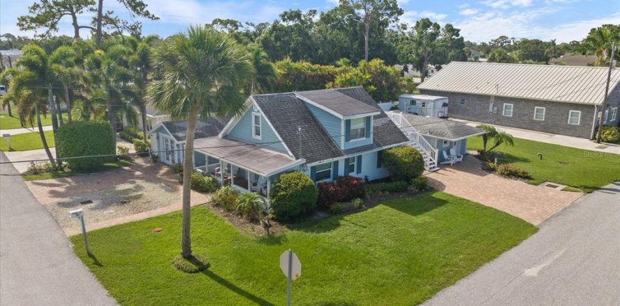 House in Sarasota, Florida 5 bedrooms, 245.54 sq.m. № 1831207